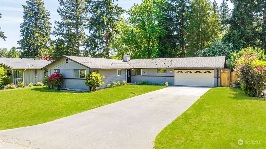 Photo of 7347 NE 145th Place, Kenmore, WA 98028 (MLS # 2069158)