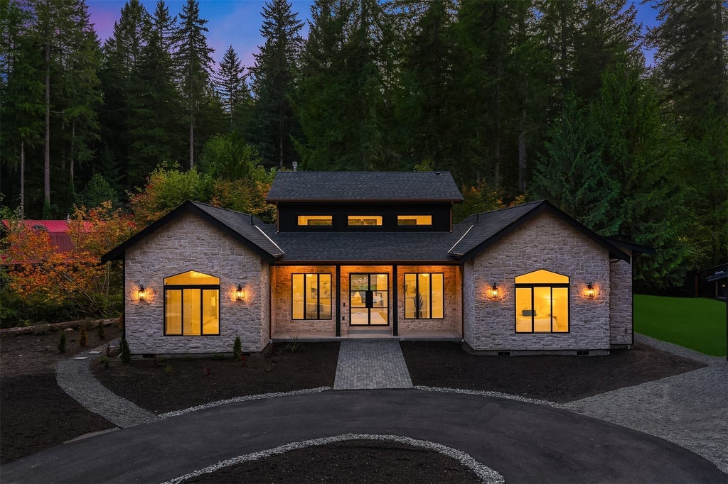 Photo of 11905 325th Avenue NE, Duvall, WA 98019 (MLS # 2597592)