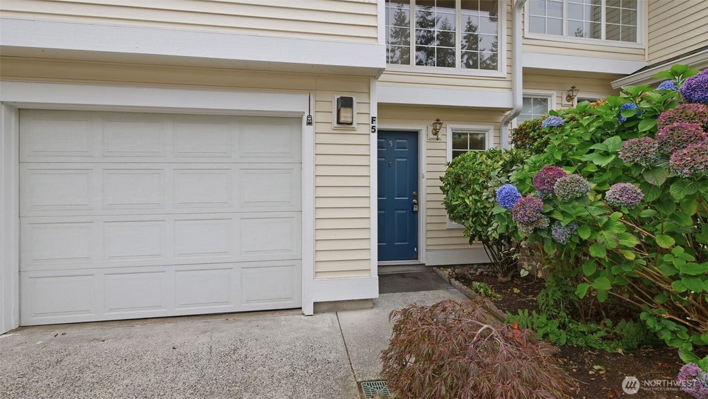 Photo of 927 132nd Street SW #F5, Everett, WA 98204 (MLS # 2593466)