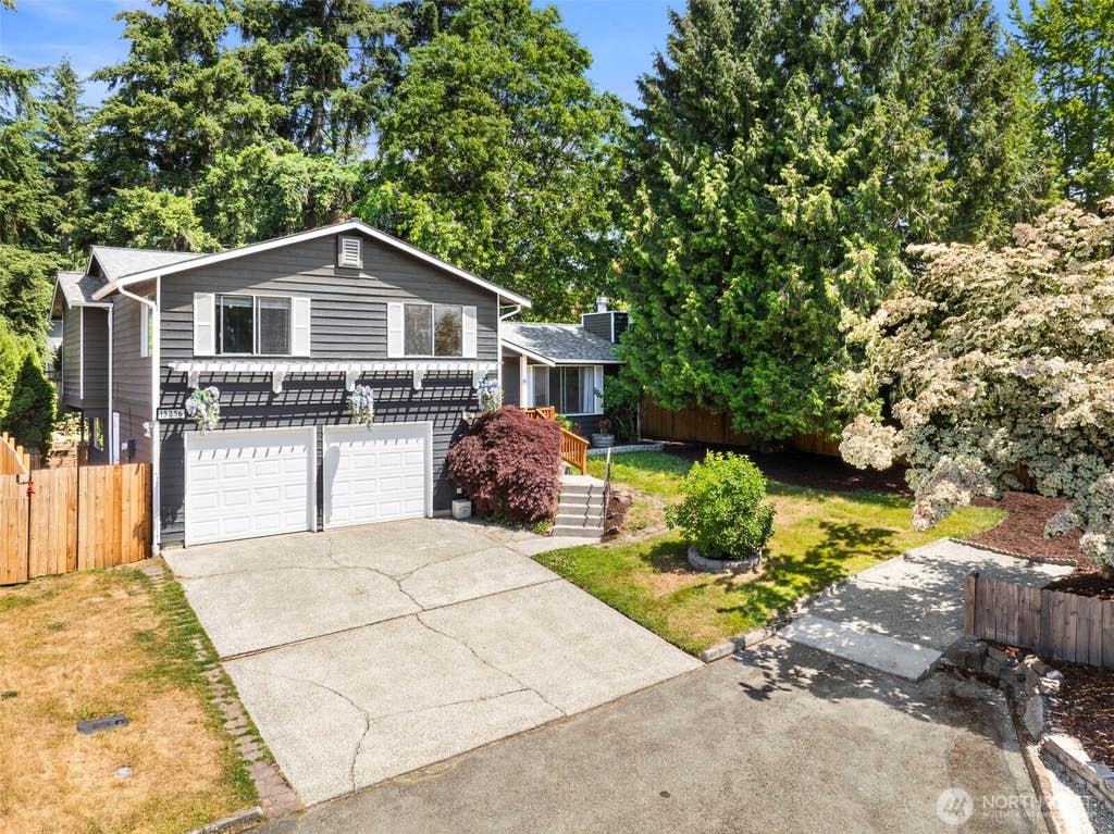 Photo of 13236 NE 129th Place, Kirkland, WA 98034 (MLS # 2542410)