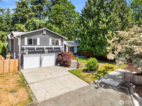 Photo of 13236 NE 129th Place, Kirkland, WA 98034 (MLS # 2542410)