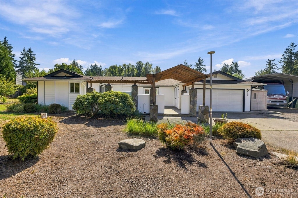 Photo of 9422 144th Street E, Puyallup, WA 98375 (MLS # 2584454)