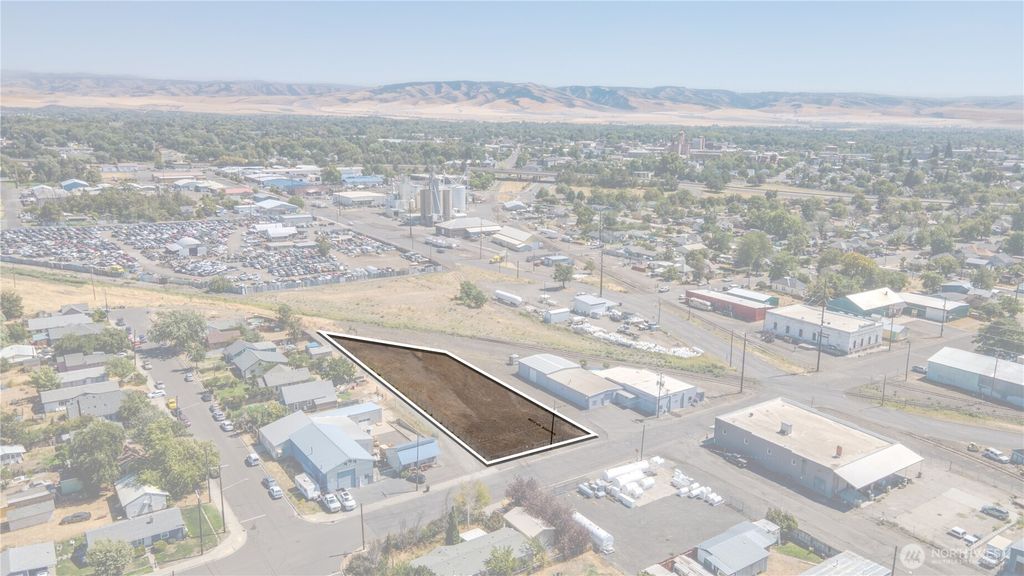 Photo of 0 N 9th Street, Walla Walla, WA 99362 (MLS # 2463157)