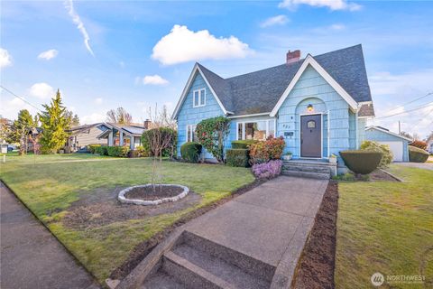 Photo of 327 5th Street SW, Puyallup, WA 98371 (MLS # 2500459)