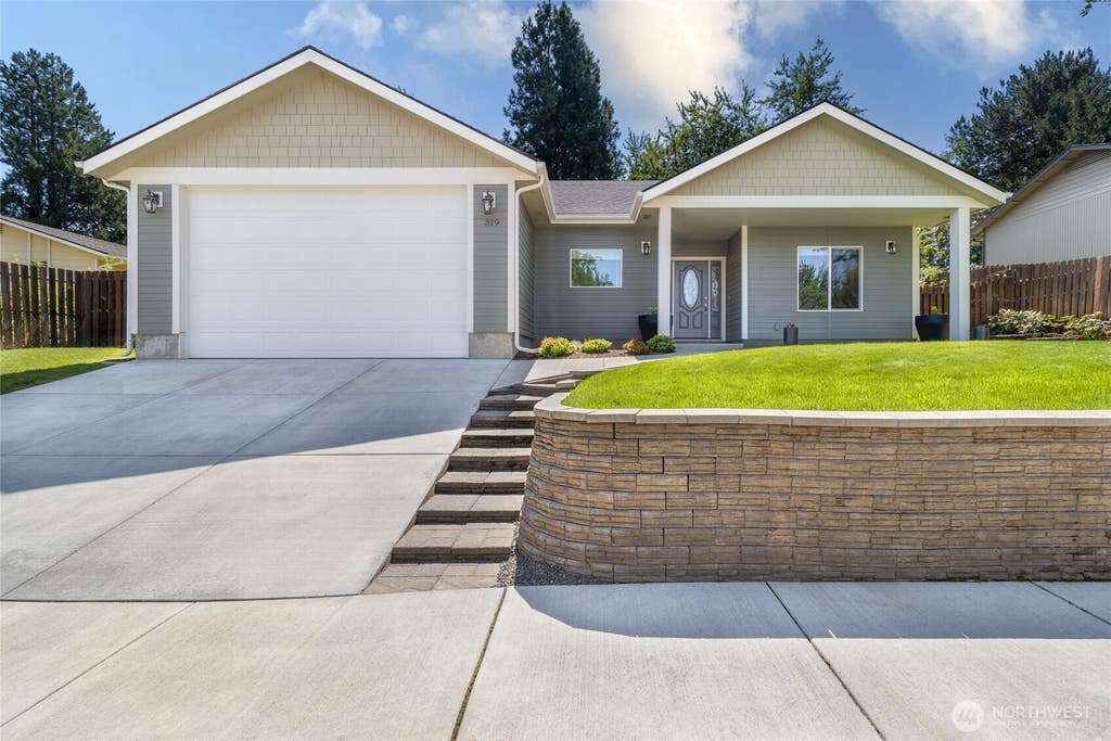 Photo of 319 SE Highland Park Drive, College Place, WA 99324 (MLS # 2568970)