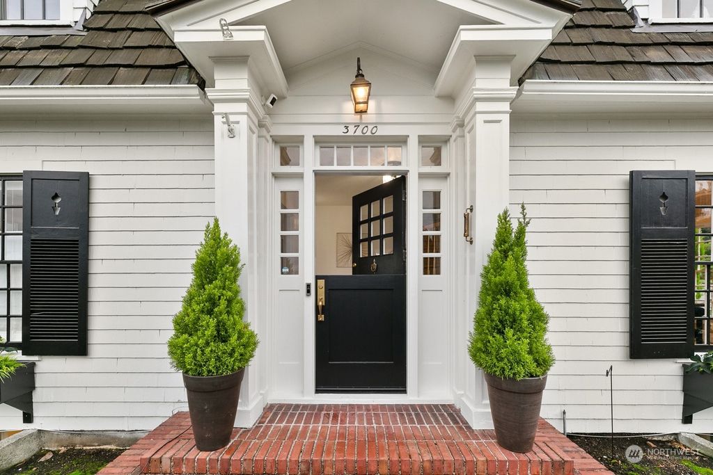Photo of 3700 Cascadia Avenue S, Seattle, WA 98144 (MLS # 2320958)