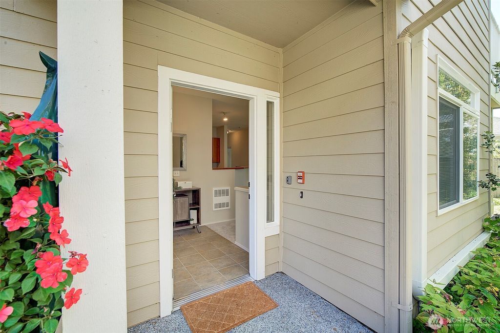 Photo of 1227 227th Lane SE #E2, Sammamish, WA 98075 (MLS # 2377399)