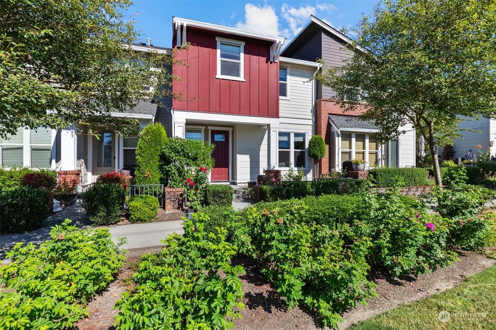 Photo of 1385 NE Hickory Lane #29, Issaquah, WA 98029 (MLS # 2271723)