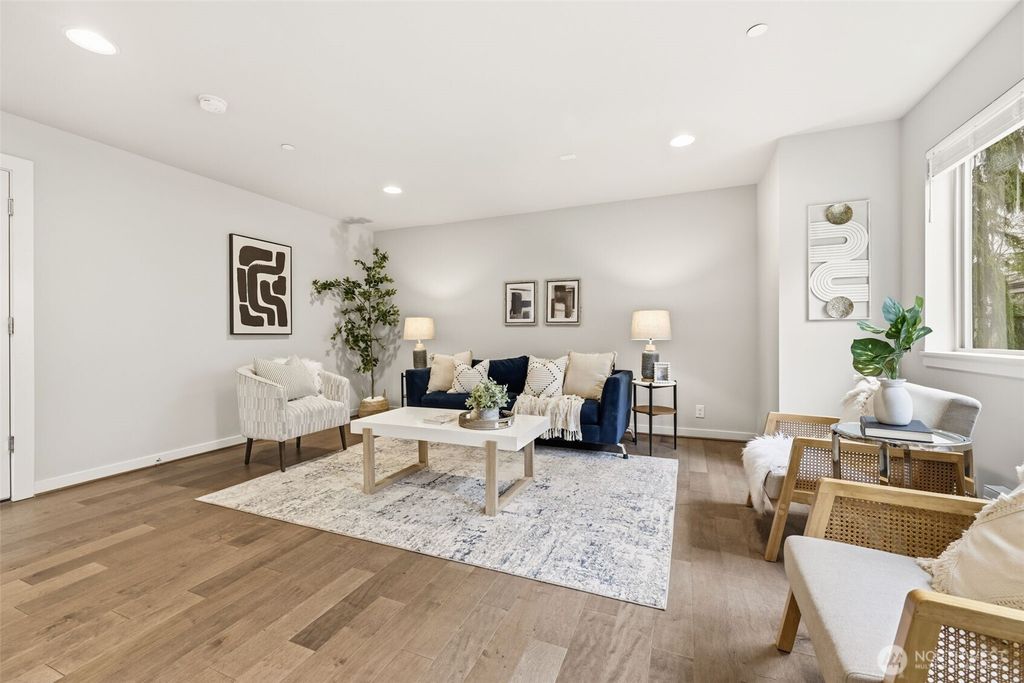 Photo of 1930 NW Riva Lane Ln, Issaquah, WA 98027 (MLS # 2467928)