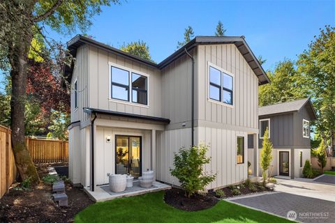 Photo of 817 18th Avenue W, Kirkland, WA 98033 (MLS # 2445117)
