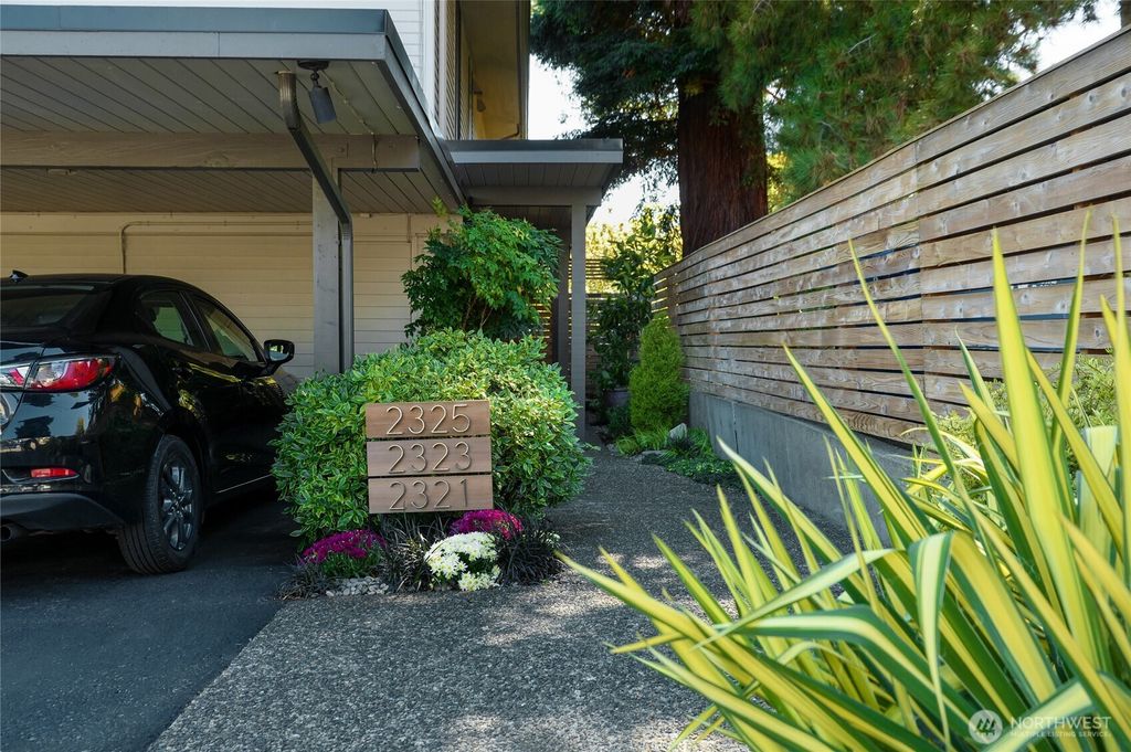 Photo of 2325 W Plymouth Street, Seattle, WA 98199 (MLS # 2426491)