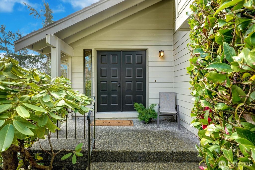 Photo of 16125 SE 33rd Circle, Bellevue, WA 98008 (MLS # 2503322)