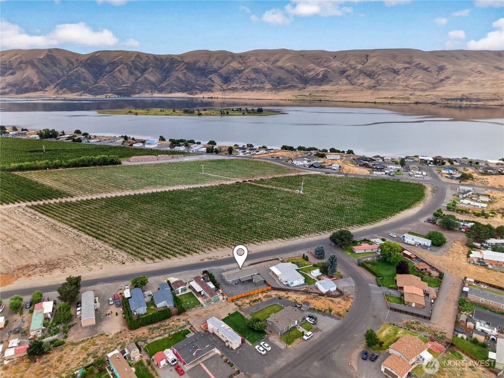 Photo of 412 SW Thunderbird Way, Mattawa, WA 99349 (MLS # 2546508)