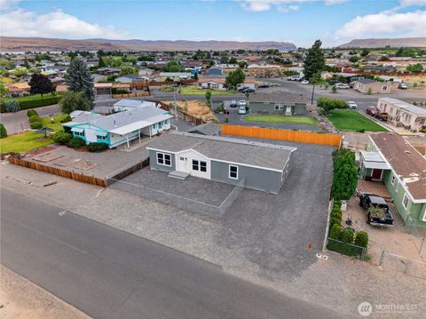 Photo of 412 SW Thunderbird Way, Mattawa, WA 99349 (MLS # 2546508)