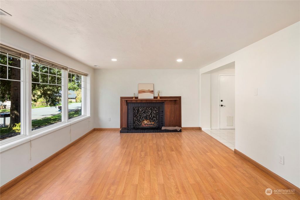 Photo of 16346 Stone Avenue N, Shoreline, WA 98133 (MLS # 2060839)