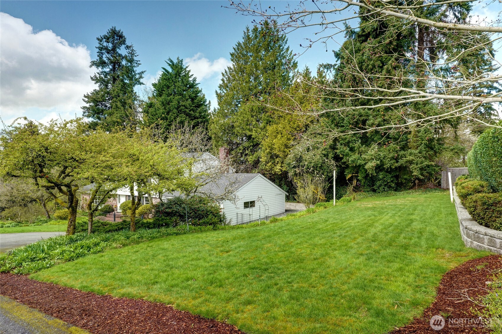 9018 NE 38th Place