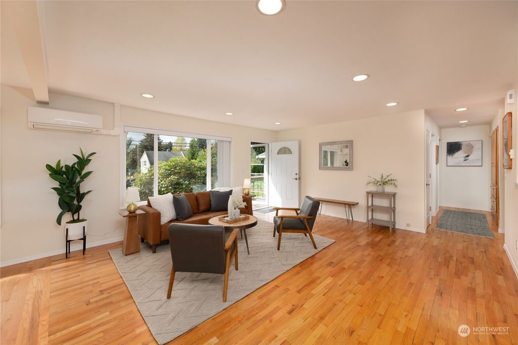 Photo of 1815 Park Avenue, Snohomish, WA 98290 (MLS # 2294620)