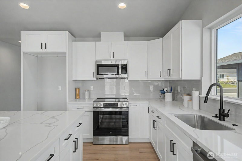 238 Parkside Pl