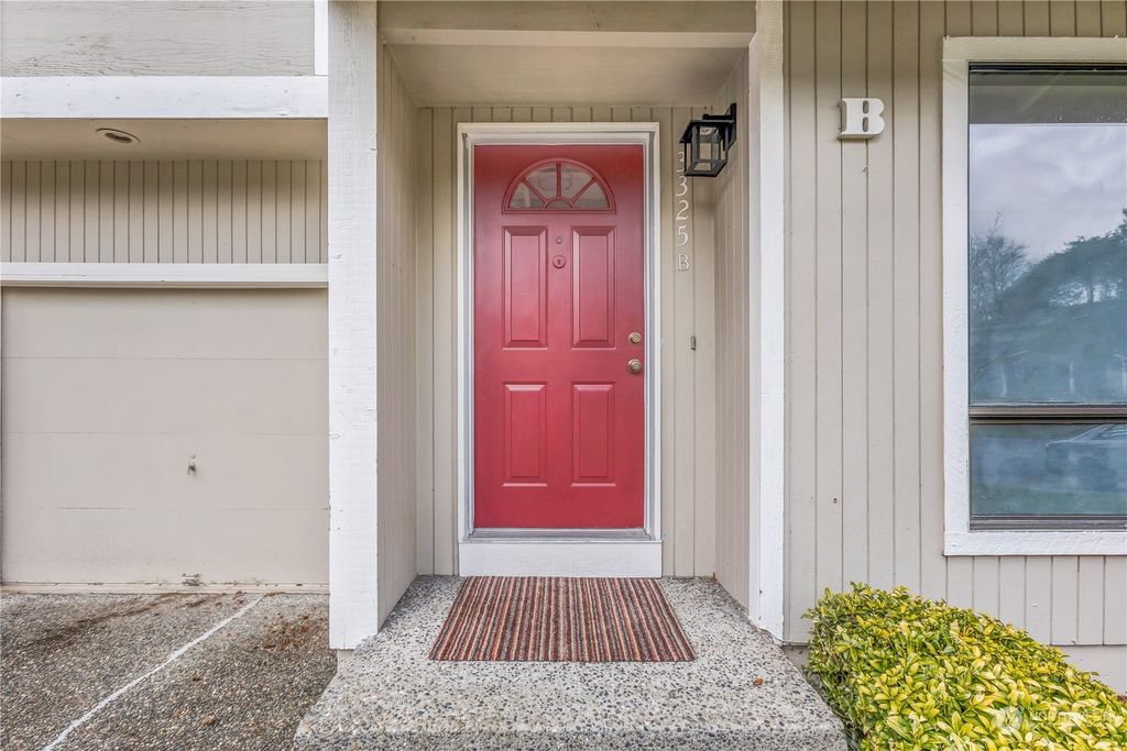 Photo of 3325 134th Place SW #B, Lynnwood, WA 98087 (MLS # 2056092)