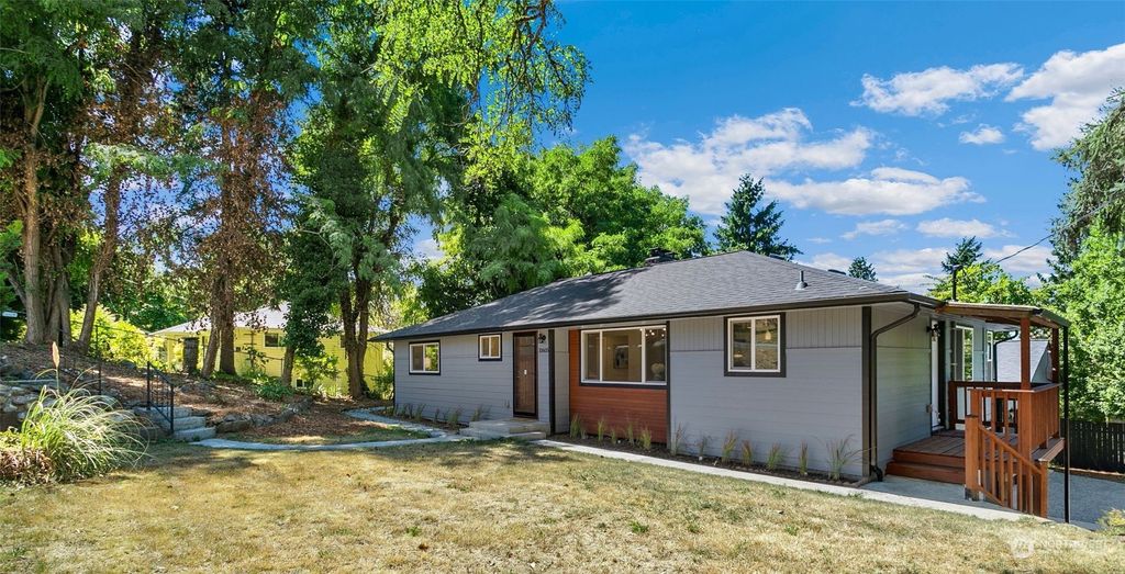 Photo of 10605 21st Avenue SW, Seattle, WA 98146 (MLS # 2136962)