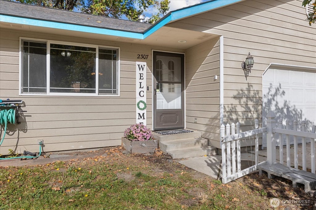 Photo of 2307 N Ridgeview Lane, Ellensburg, WA 98926 (MLS # 2594496)