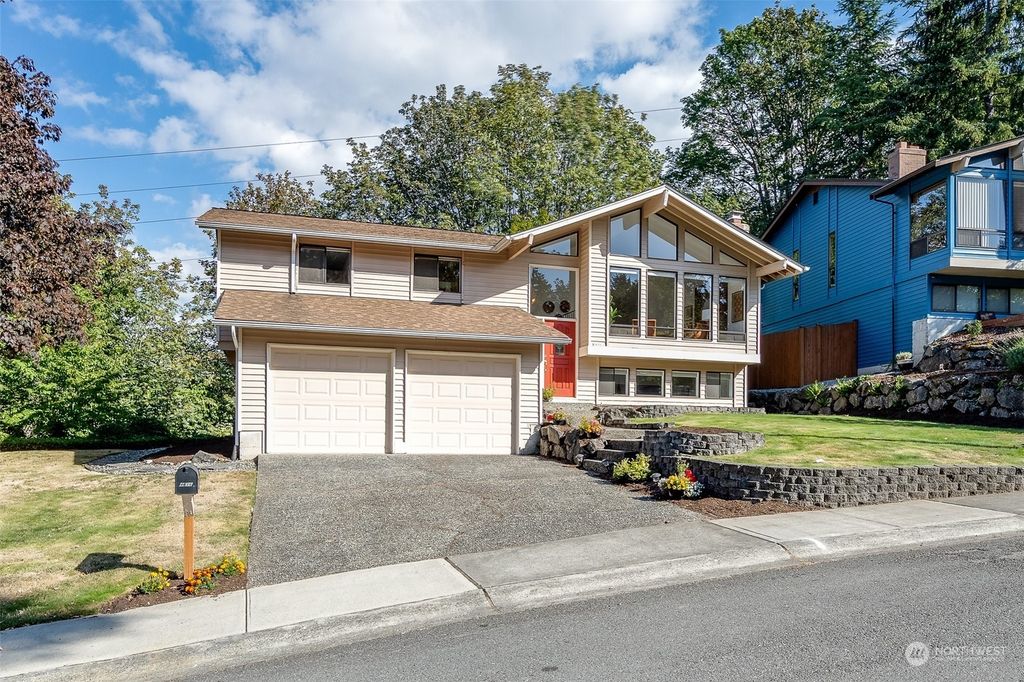 Photo of 4616 123rd Avenue SE, Bellevue, WA 98006 (MLS # 2000633)