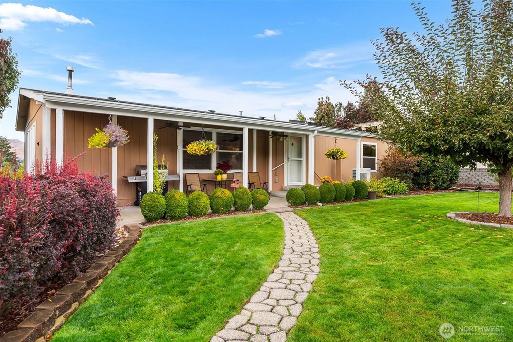 Photo of 2736 NW Columbia Avenue, East Wenatchee, WA 98802 (MLS # 2448315)