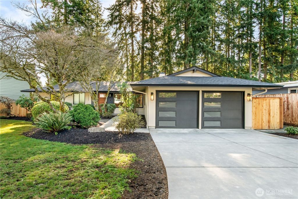 Photo of 11903 NE 142nd Place, Kirkland, WA 98034 (MLS # 2492361)