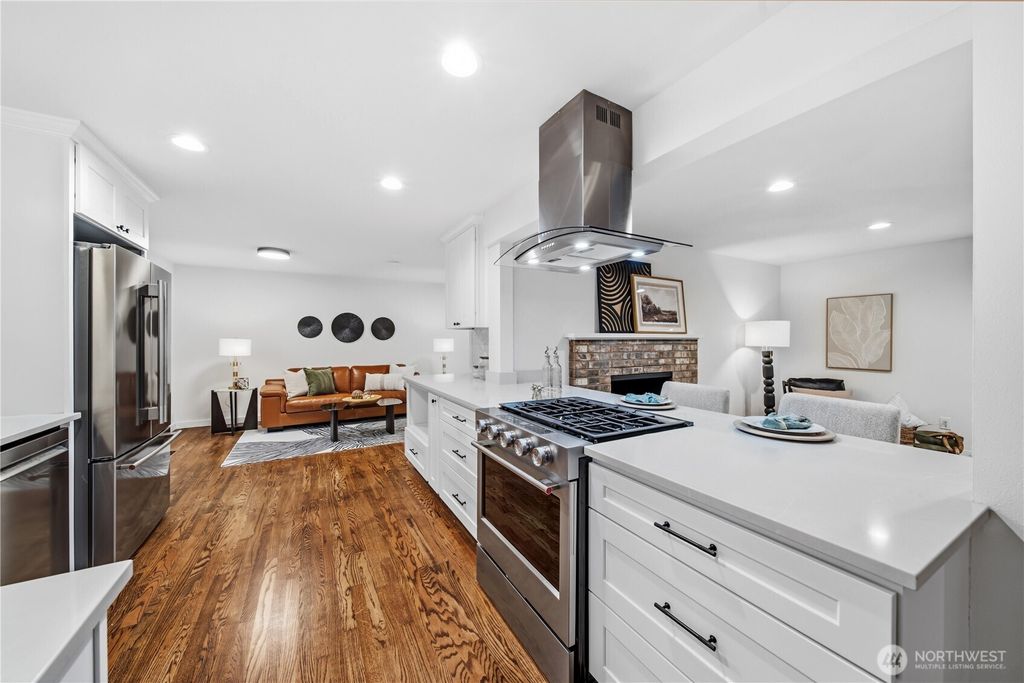 Photo of 11903 NE 142nd Place, Kirkland, WA 98034 (MLS # 2492361)