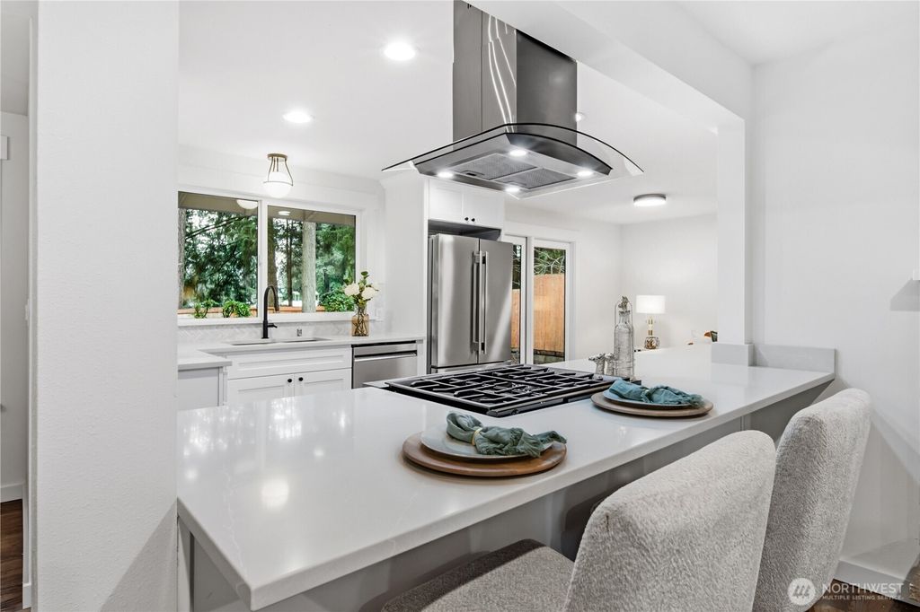 Photo of 11903 NE 142nd Place, Kirkland, WA 98034 (MLS # 2492361)