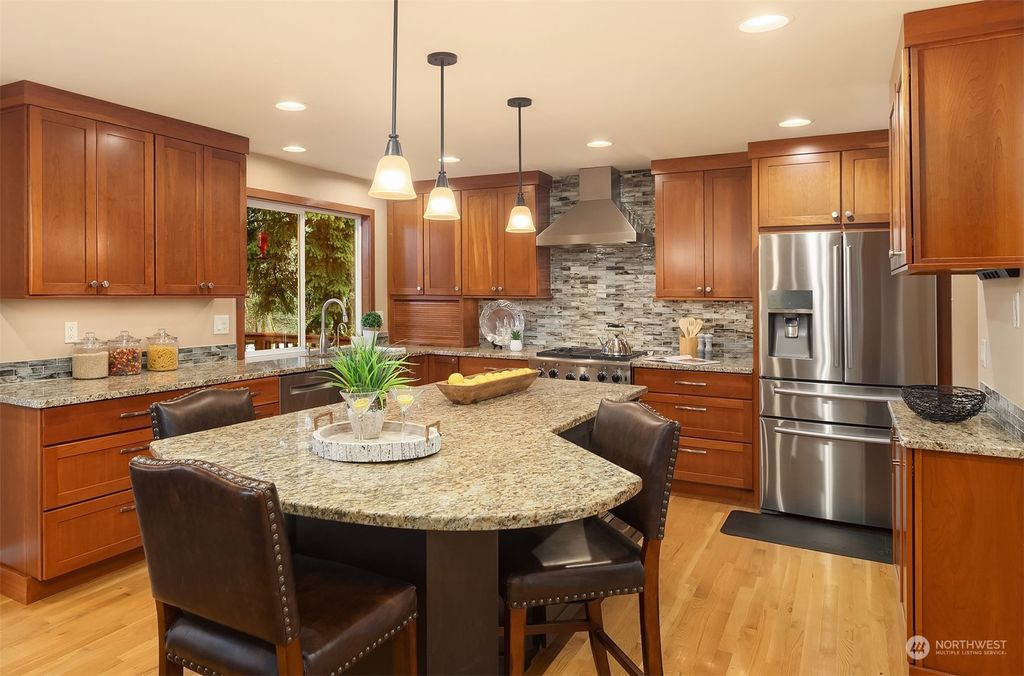 Photo of 6233 125th Avenue SE, Bellevue, WA 98006 (MLS # 2027018)