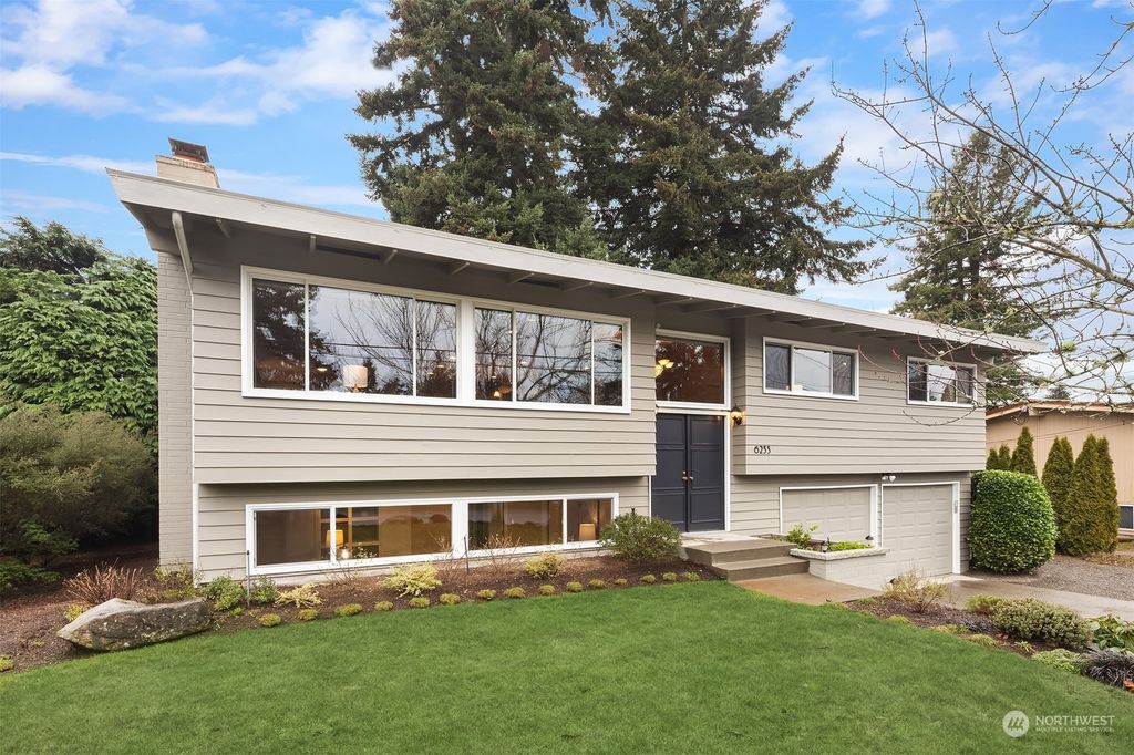 Photo of 6233 125th Avenue SE, Bellevue, WA 98006 (MLS # 2027018)