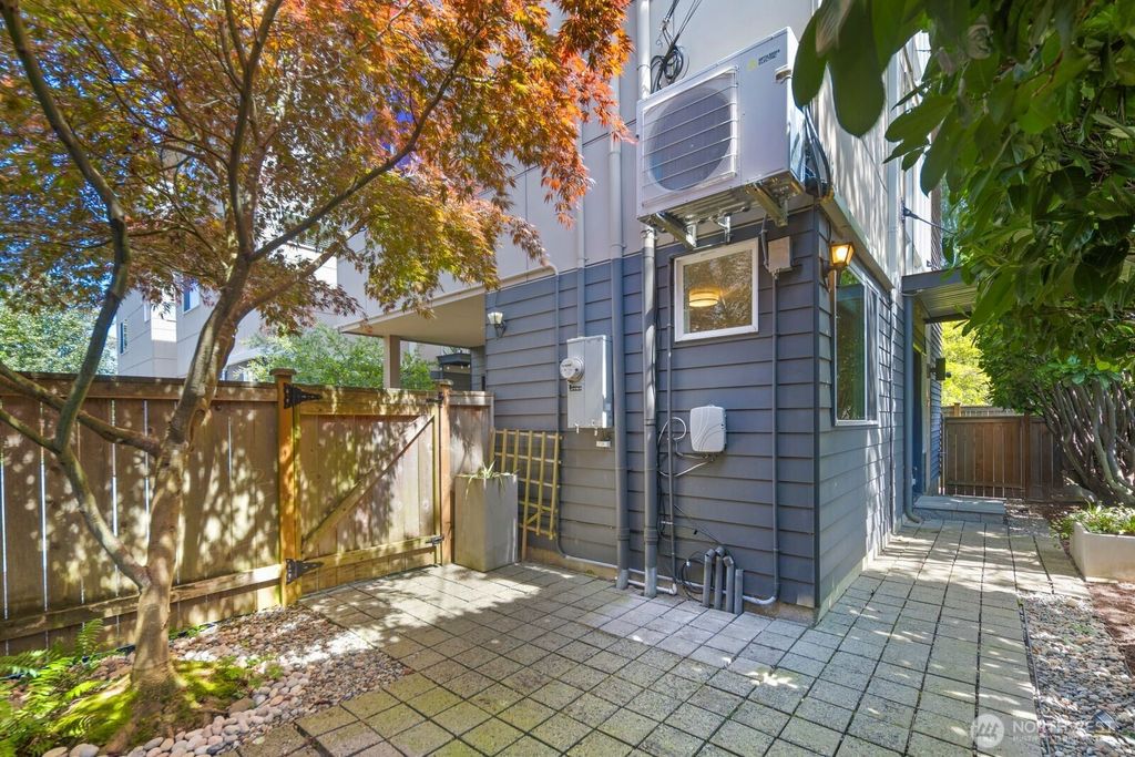 Photo of 628 NW 85th Street, Seattle, WA 98117 (MLS # 2515871)