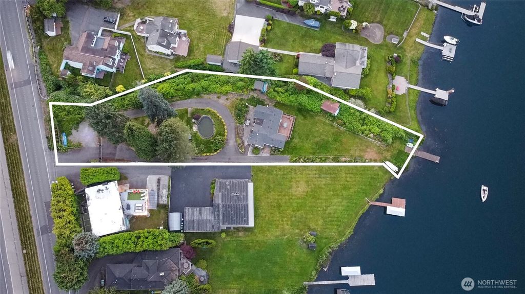 Photo of 5104 NW Sammamish Road, Issaquah, WA 98027 (MLS # 2446340)