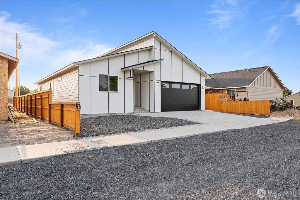 Photo of 715 Buttercup Street, Soap Lake, WA 98851 (MLS # 2486195)