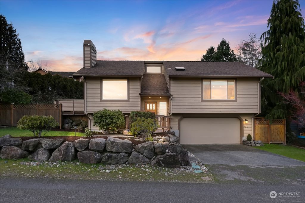 Photo of 426 S 214th Street, Des Moines, WA 98198 (MLS # 2194966)