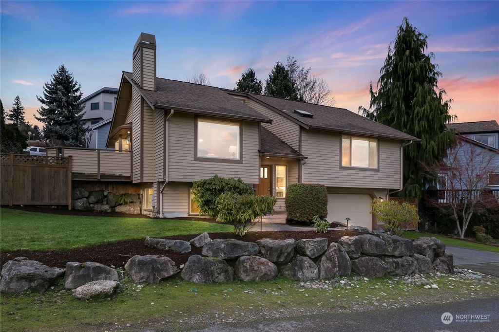 Photo of 426 S 214th Street, Des Moines, WA 98198 (MLS # 2194966)