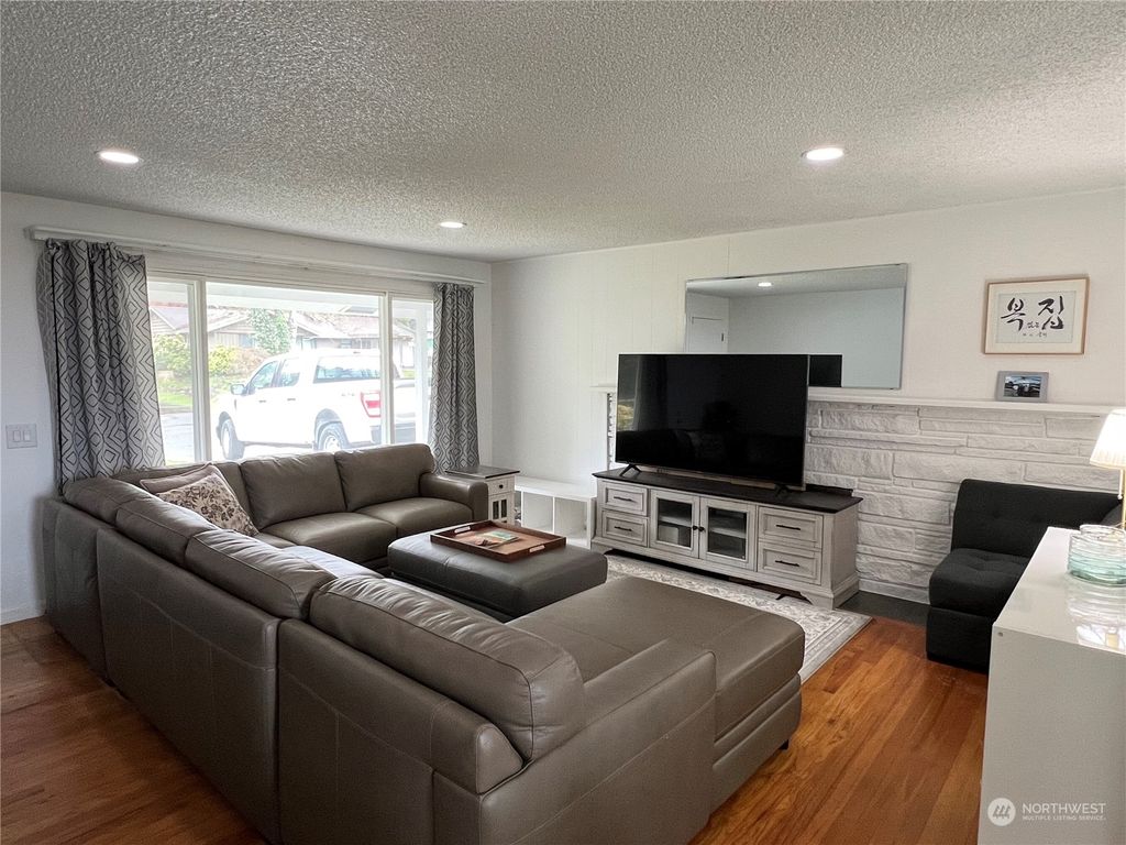 Photo of 23235 28th Avenue S, Des Moines, WA 98198 (MLS # 2053638)