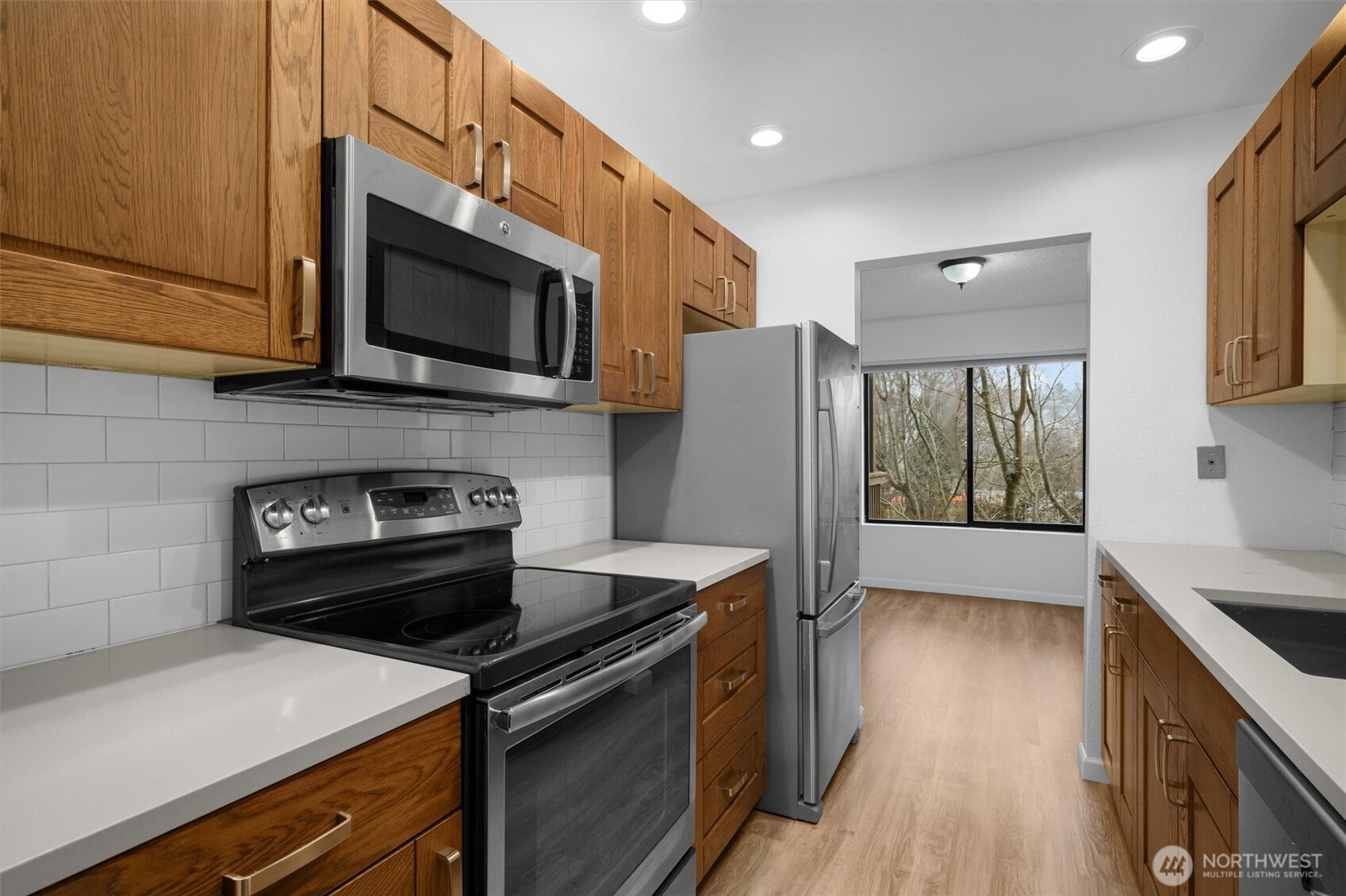 2550 Thorndyke Avenue W 103