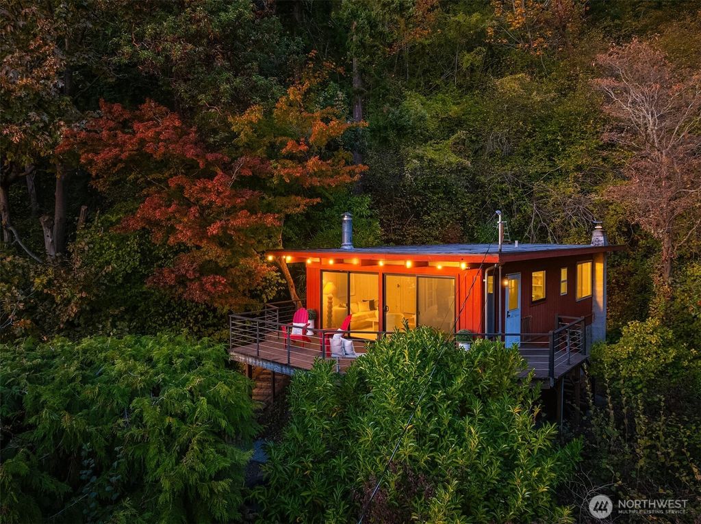 Photo of 2660 SW 172nd Street, Burien, WA 98166 (MLS # 2446002)