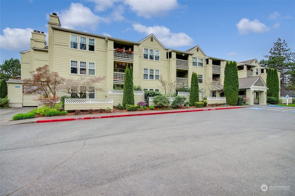 Photo of 4109 224th Lane SE #112, Issaquah, WA 98029 (MLS # 2220127)