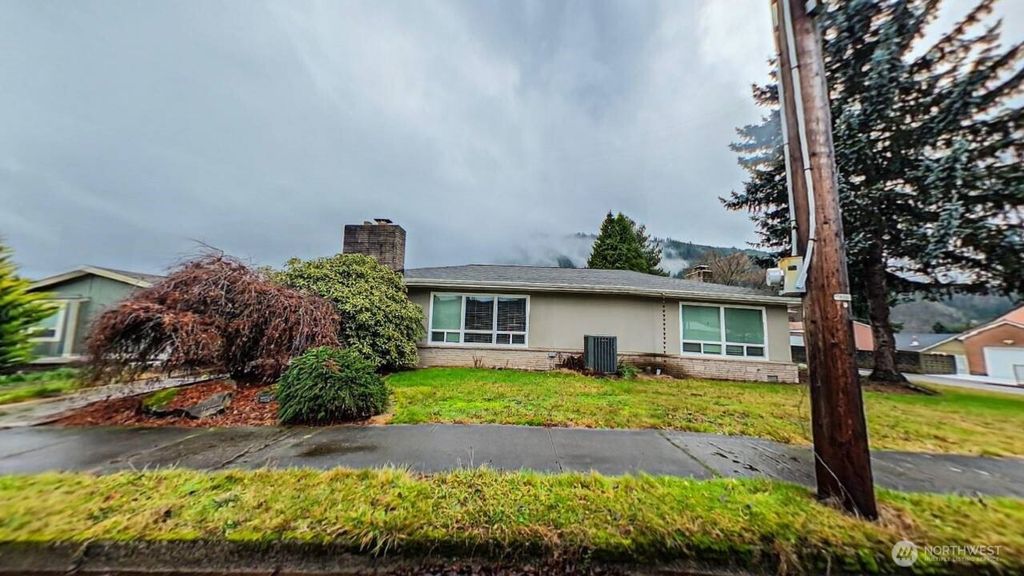 Photo of 283 Division Avenue, Morton, WA 98356 (MLS # 2463643)