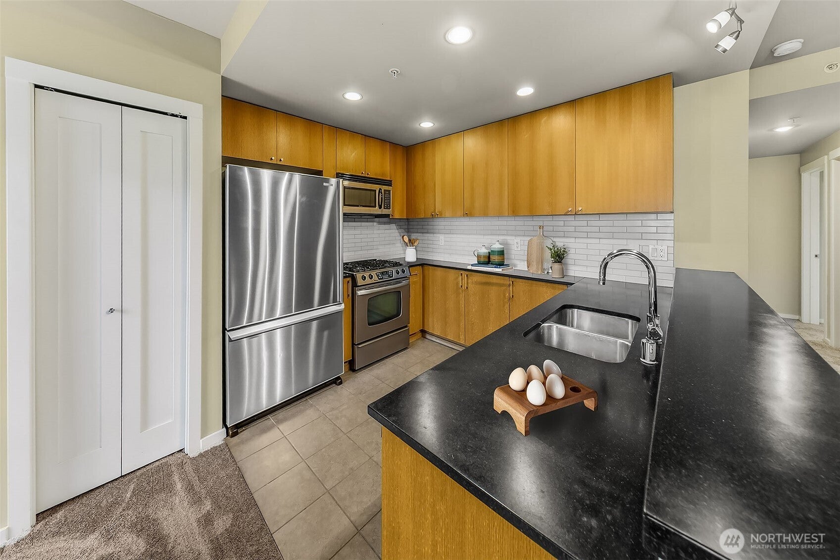 81 Clay Street 527