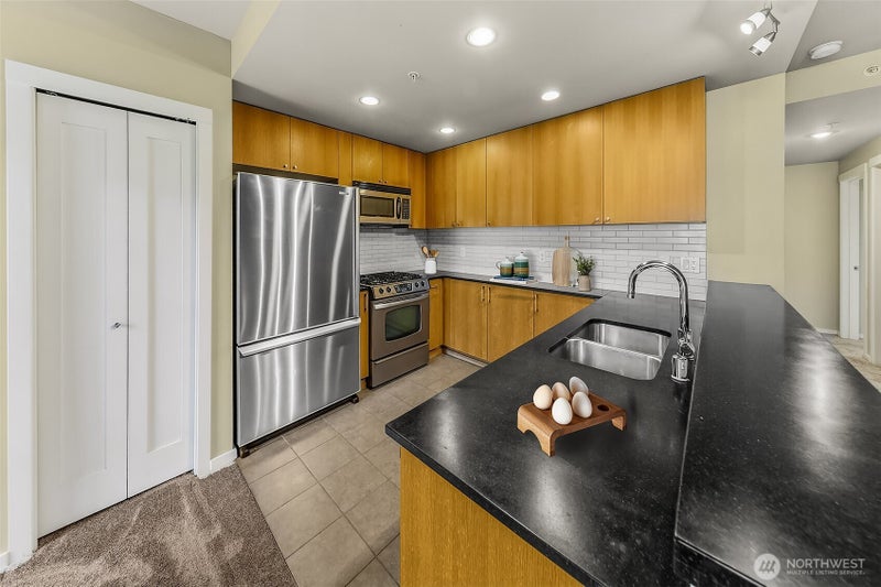 81 Clay Street 527