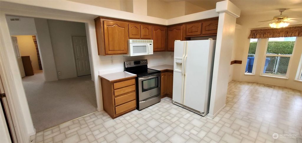 listing image 9366105183002712536