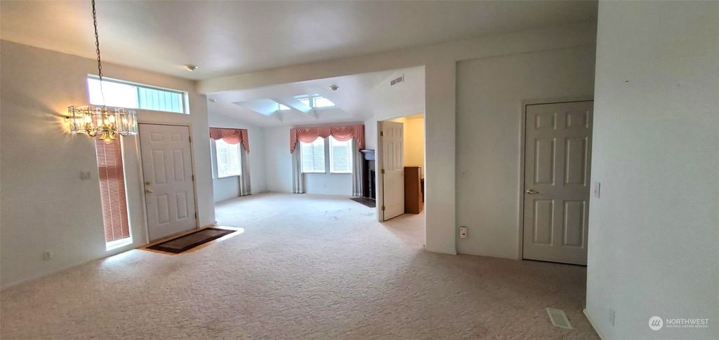 listing image 9366417604200061697