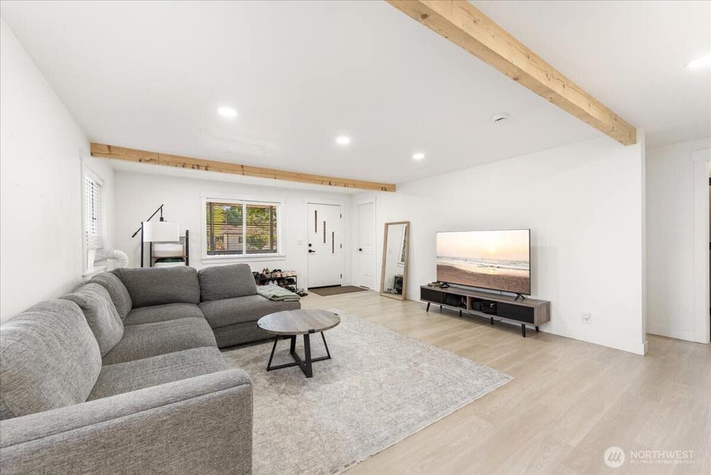 Photo of 409 3rd Avenue SE, Pacific, WA 98047 (MLS # 2571502)