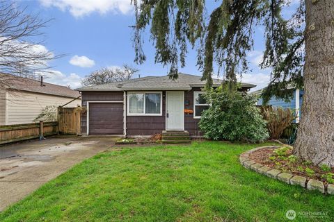 Photo of 342 Beech Street, Longview, WA 98632 (MLS # 2471282)