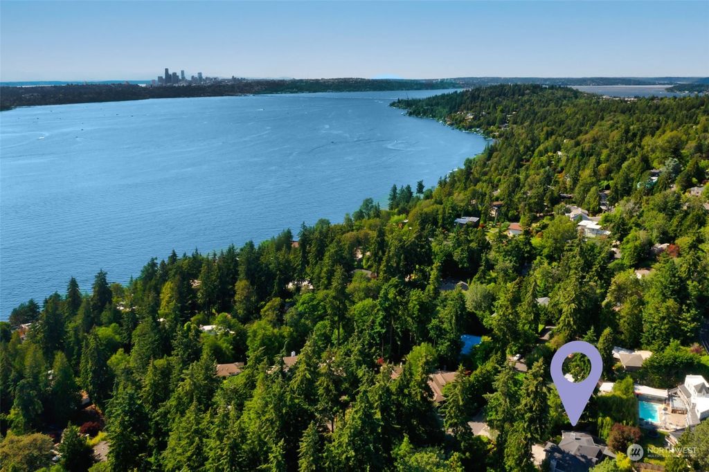 Photo of 5016 84th Avenue SE, Mercer Island, WA 98040 (MLS # 2202188)