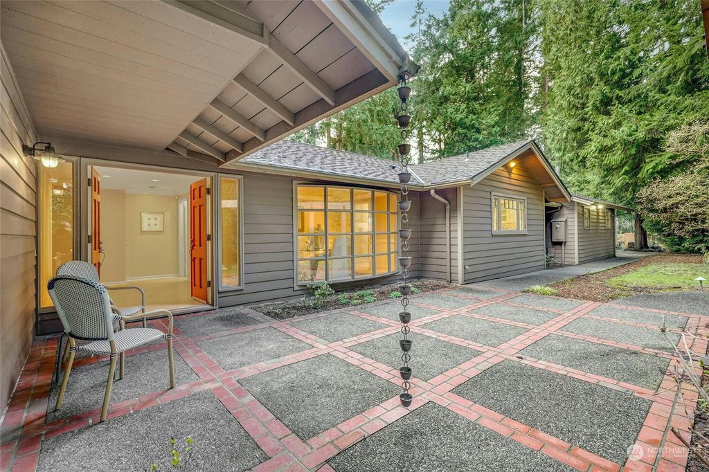 Photo of 13427 NE 36th Place, Bellevue, WA 98005 (MLS # 2212798)